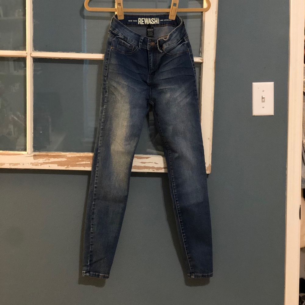 Light washed denim jeans